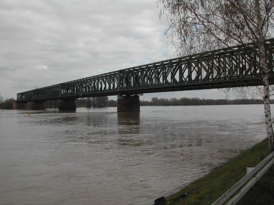 Brücke bei Hochwasser