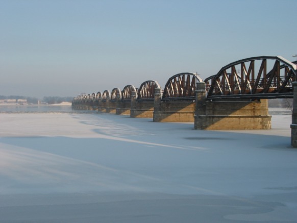 Die Blickrichtung ist ungefähr Nordost (vom Westufer zum ehem. DDR-Ostufer).
