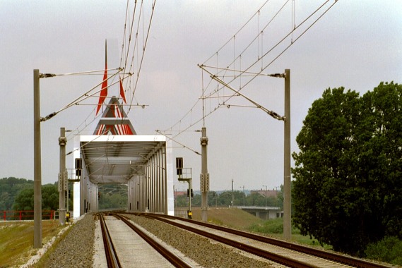 Blick durch den Überbau von Süden