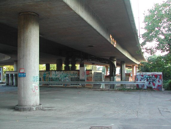 Vorlandbrücke über die Eberspächer Str. und die bahn