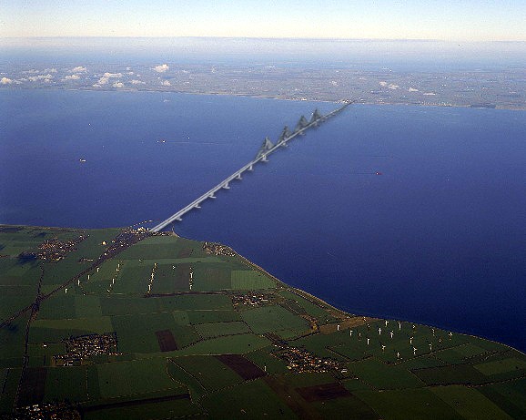 2. Entwurf für eine Brücke über den Fehmarnbelt<br>Fotomontage von Kristian Salewski