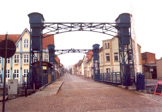 Ansicht West/Strasse