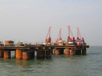 Plattform für die Arbeiten an den Bohrpfeilern