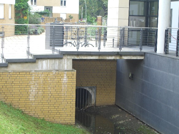 Kleine Hauszugangsbrücke an Hannoverscher Str