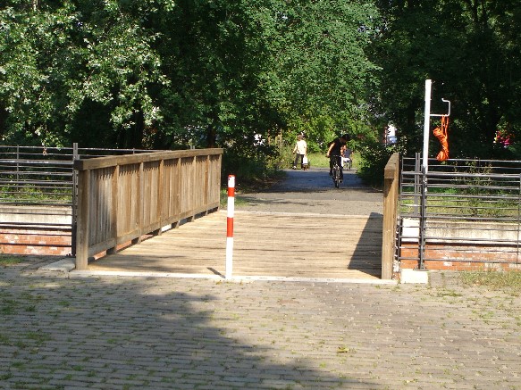 Pankebrücke am Schifffahrtskanal