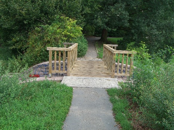 Grabenbrücke am Rückhaltebecken