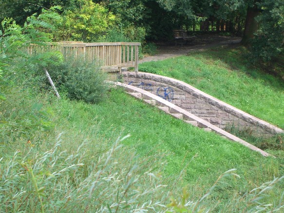 Pankebegleitwegbrücke am Regenrückhaltebecken