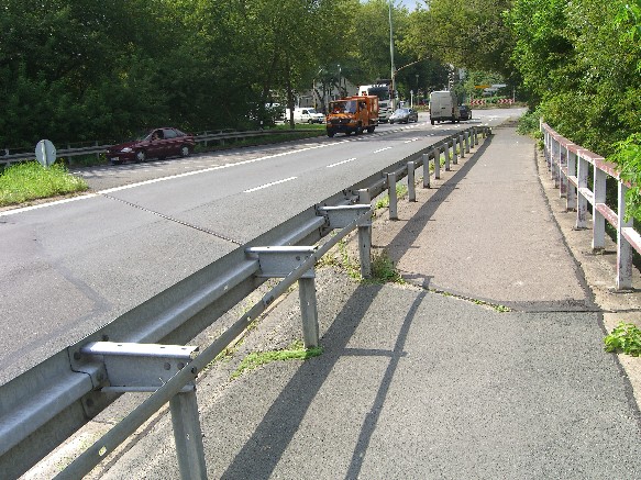 Pankebrücke an A111 Abfahrt