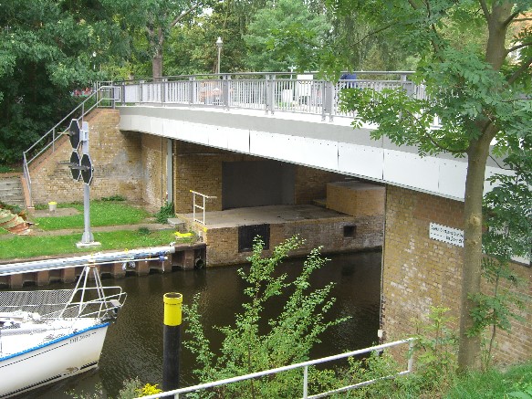 Schleusenstraßenbrücke Schiffsdurchlauf