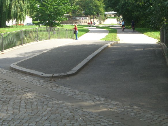 Rechter Elbuferweg Drd.