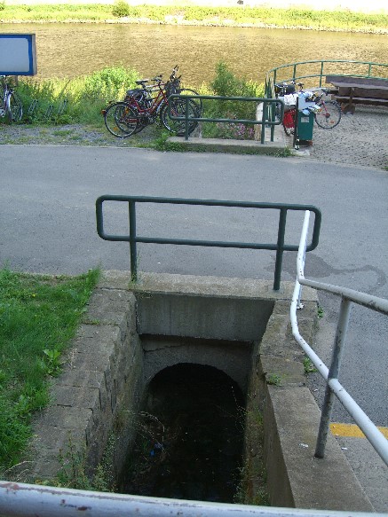 Elbradweg linksseitig