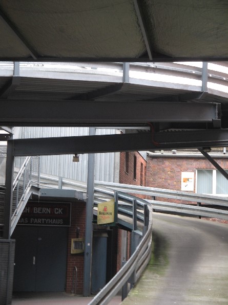 Hausbrücke Hof Wilhelminenhofstraße