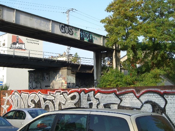 Heizrohrbrücke am Bf Nöldner Platz