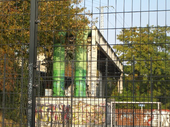 Heizrohrbrücke am Bf Nöldner Platz