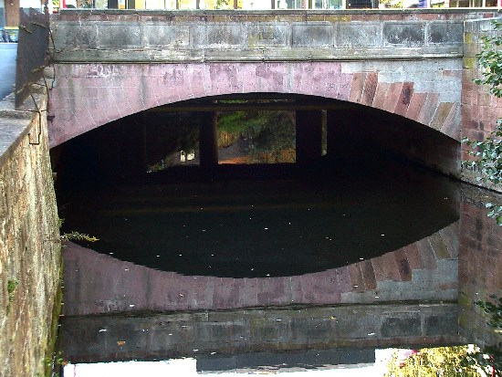 Straßenbrücke