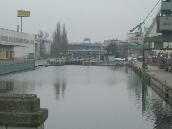 Grenzalleebrücke am Britzer Hafen