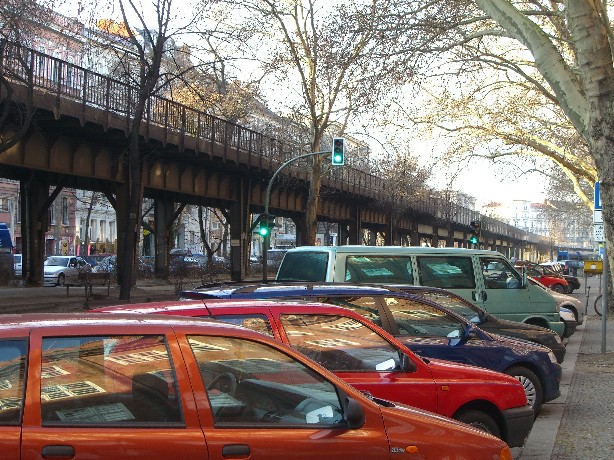U 1 Hochbahnabschnitt östlich des Lausitzer Platzes