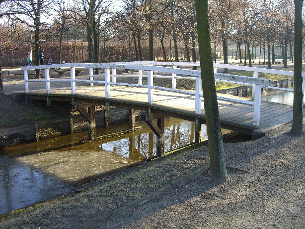 Schloßgartenbrücke SO Friedrichsfelde im Tierpark Berlin