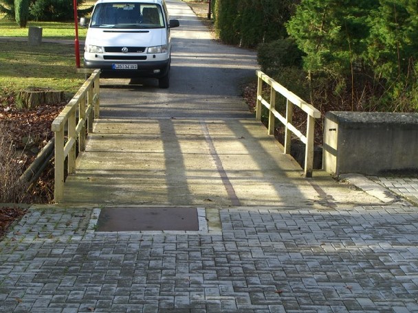 Private Fahrwegbrücke über Zinndorfer Fließgraben in Liebenberg