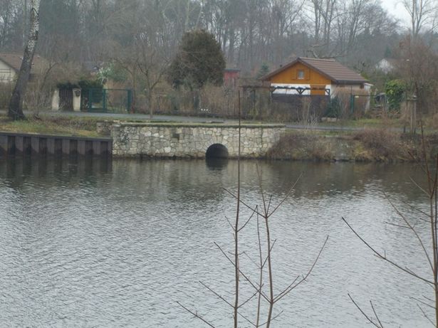 Brücke über Schwarzen Graben am Hohenzollernkanal