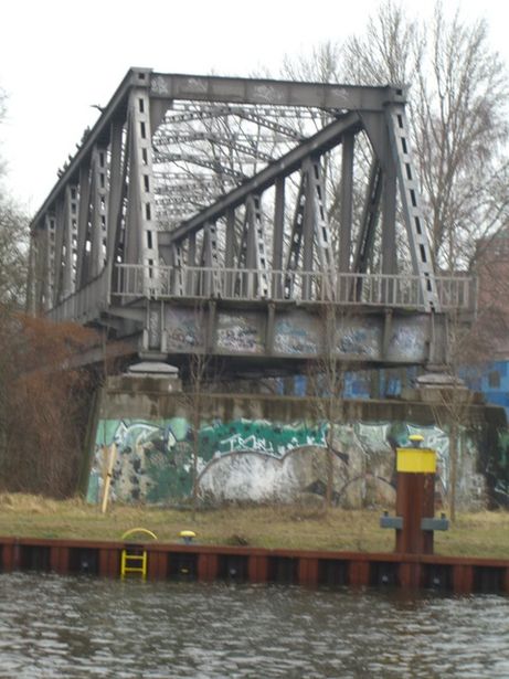 Brückenrest der ehem.Bahnlinie Jungfernheide - Gartenfeld