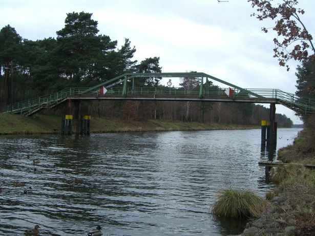 Fuß- und Radwegbrücke über den Oder Spree Kanal bei Schmöckwitzwerder