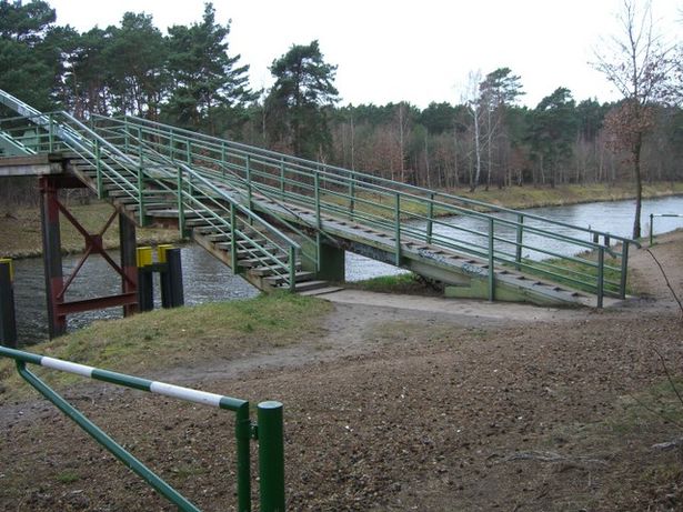 Fuß- und Radwegbrücke über den Oder Spree Kanal bei Schmöckwitzwerder