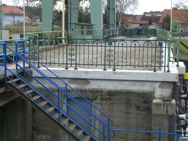 Fahrwegbrücke am Wehr über Oderspreekanal bei Schleuse Wernsdorf