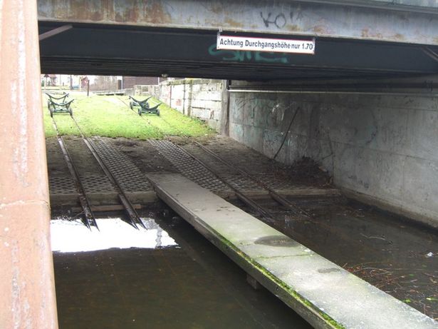 Sportbootdurchschleppe Neue Mühle