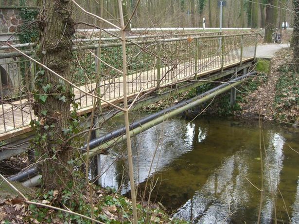 Fuß- und Radwegbrücke neben der Storkower Straße Neue Mühle
