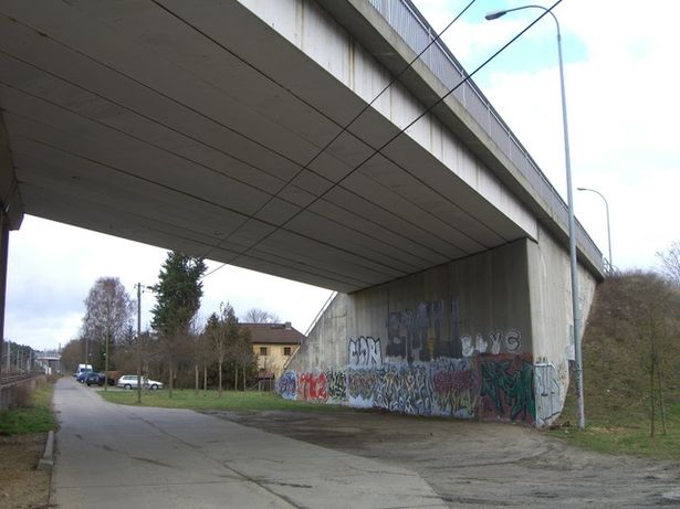 EU Brückenstraße in KW / div. Bahnlinien und Straße an der Eisenbahn