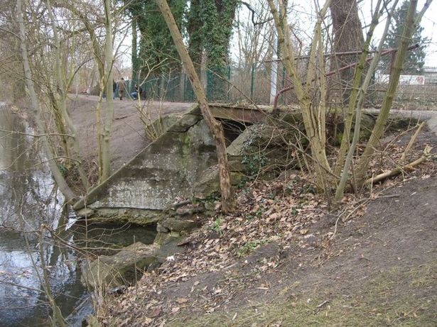 Fußwegbrücke über südlichen Nottekanaluferweg in KW