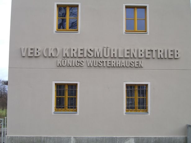 Straßenbrücke B179 und Hausbrücke mit Mühle über Nottekanal in KW