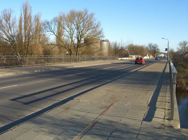 Saarlandstraßenbrücke im Winter