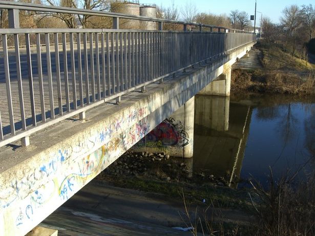Saarlandstraßenbrücke im Winter