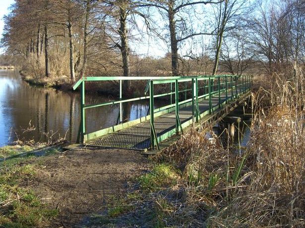 Fußwegbrücke Anglerverein / Schnelle Havel SO- Verlauf in Sachsenhausen