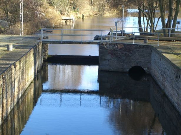 Fußwegbrücke am ehem. Schleusenbecken Nordende/Schnelle Havel in Sachsenhausen