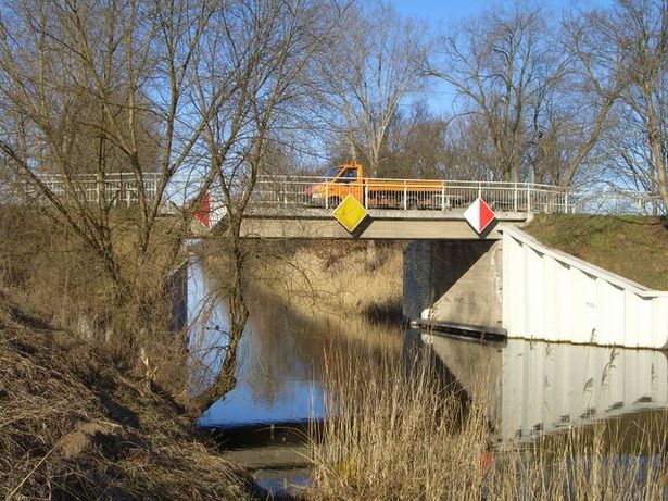 Straßenbrücke Friedrich Siewert - Stöckerstraße / Ruppiner Kanal in Sachsenhausen-Friedenthal