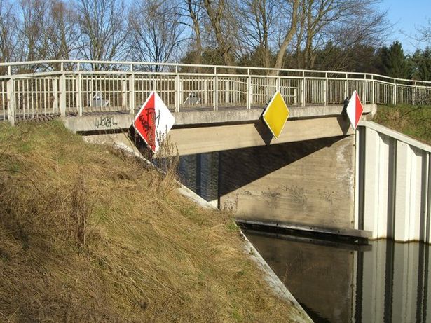 Straßenbrücke Friedrich Siewert - Stöckerstraße / Ruppiner Kanal in Sachsenhausen-Friedenthal