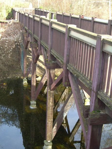 Zugangsbrücke zum Bad BLUB in Neukölln