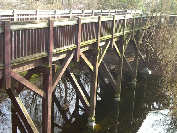 Zugangsbrücke zum Bad BLUB in Neukölln