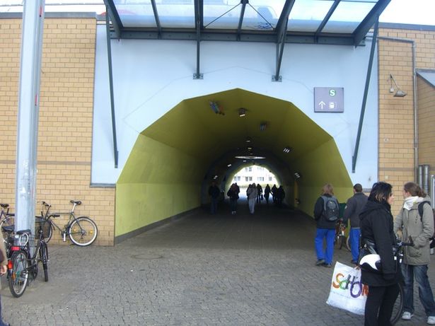 EÜ S25 u. Industriegleise /Zu- und Durchgang z. Bf. Henningsdorf