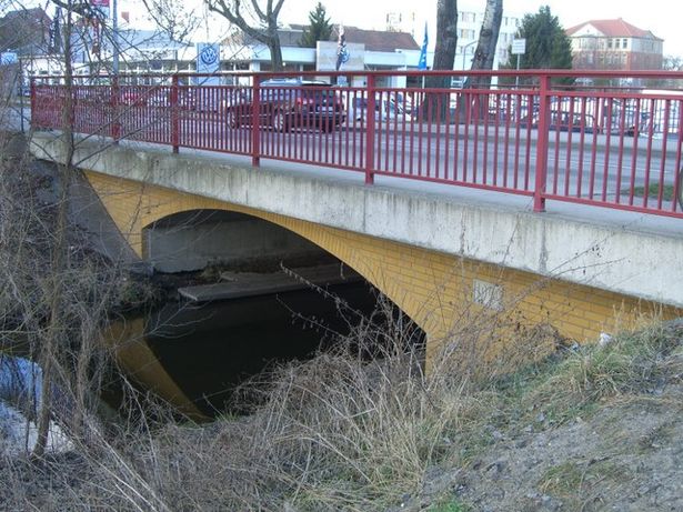 Ruppiner Chausseebrücke / Havelseitengraben rechtsseitig in Henningsdorf
