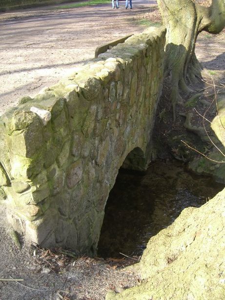 Werderfließbrücke angrend an Brecht Weigel Haus in Buckow Märkische Schweiz