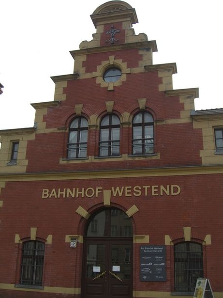 Bf. Zugangsbrücke Westend