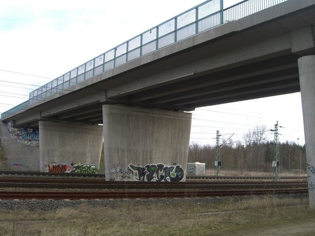 Straßenbrücke Seeburger Chaussee / EU RE 2und RB 13 in Staaken