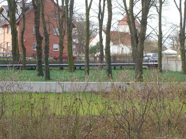Fußwegbrücke östl Nennhauser Straße im Park am Bullengraben