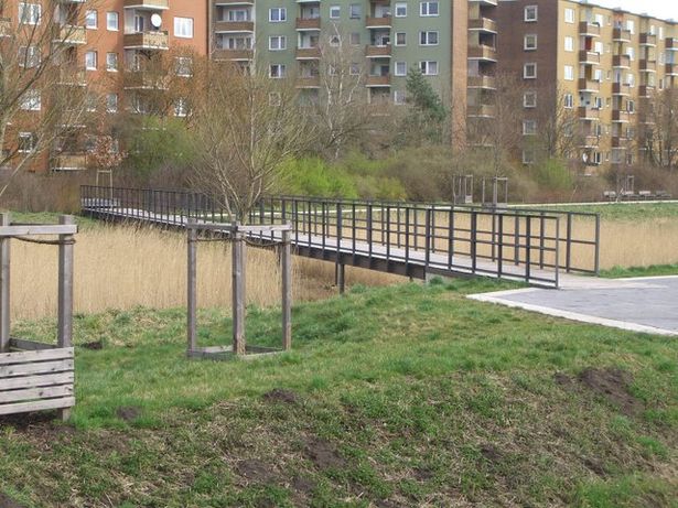 Fußwegbrücke nördlich der BAS 41525/ Niederung am Bullengraben