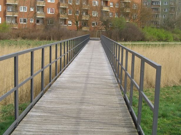 Fußwegbrücke nördlich der BAS 41525/ Niederung am Bullengraben