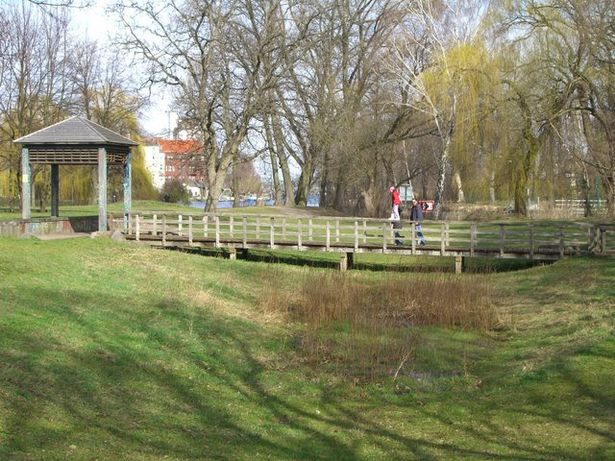 Parkbrücke über eine Havelniederung Spandaunahe Oranienburger Tor